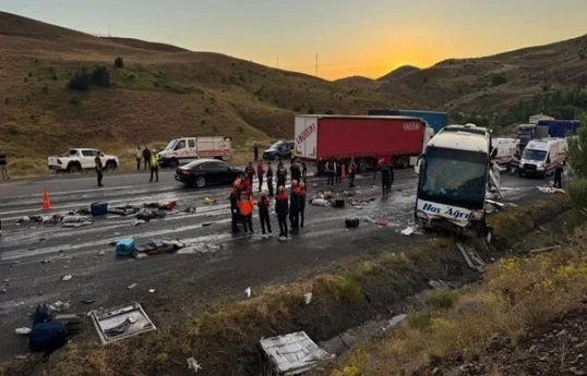 Türkiyədə sərnişin avtobusu qəzaya uğrayıb: 4 ölü, 40 yaralı var