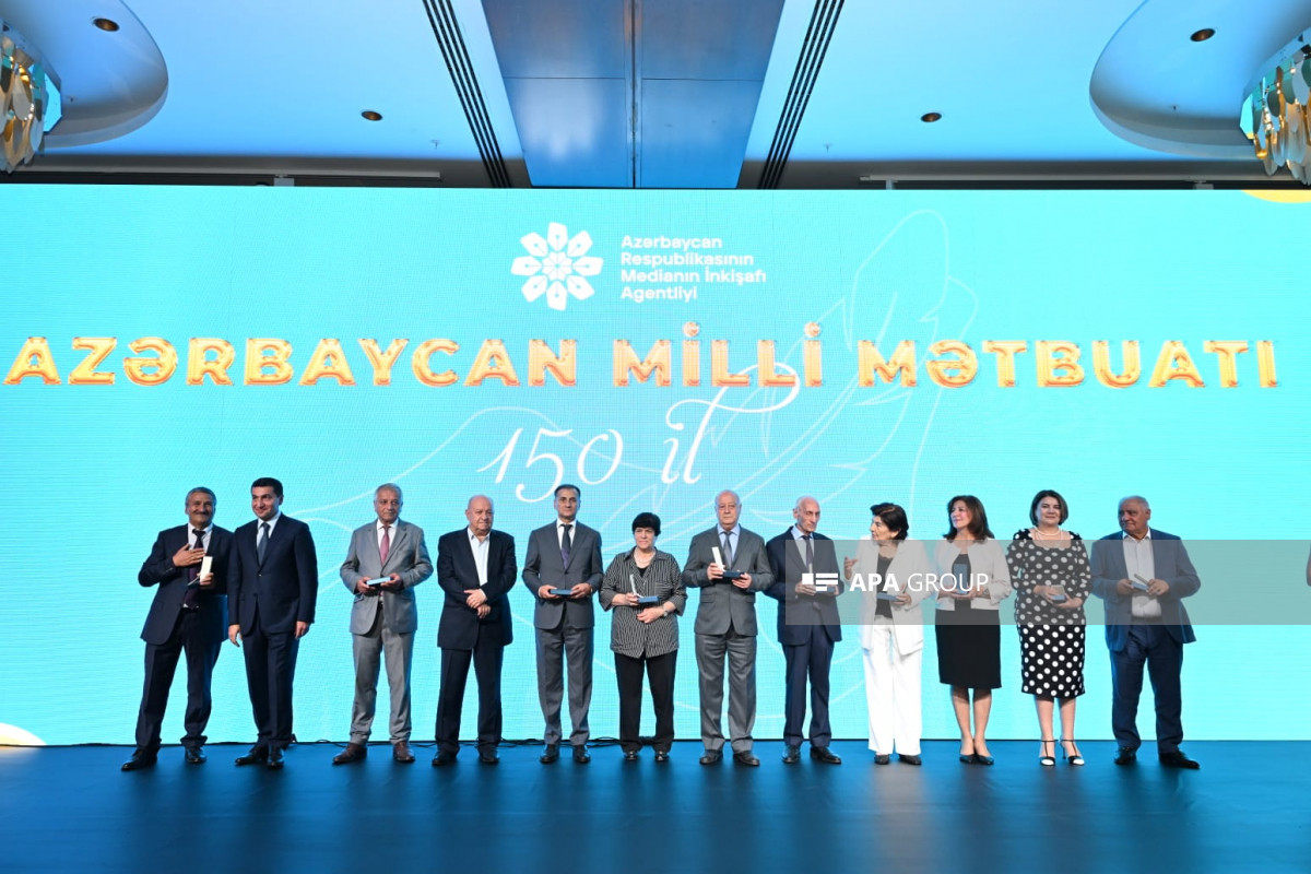Bir qrup jurnalistə “Azərbaycan milli mətbuatının 150 illiyi” yubiley medalı təqdim olunub