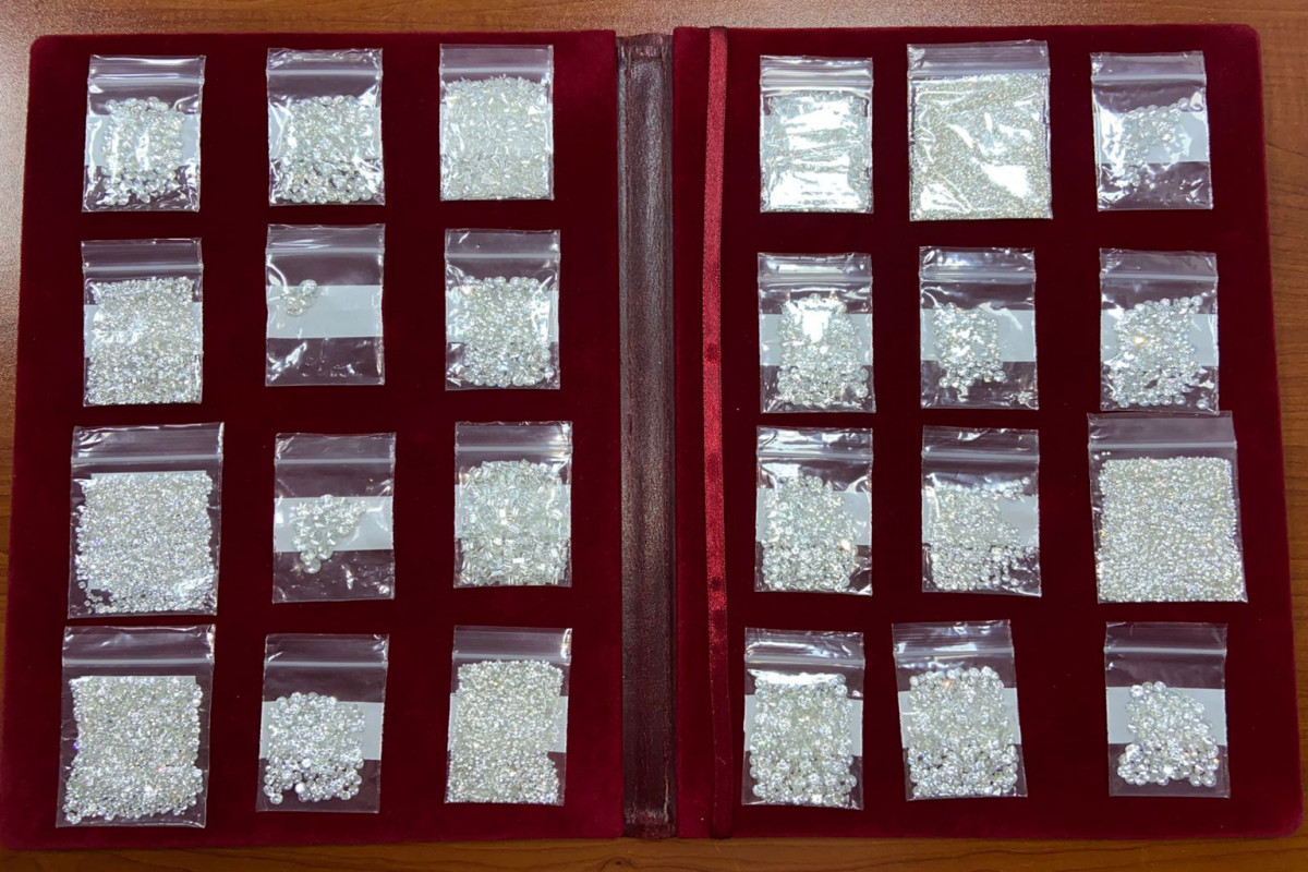 Dubaydan gələn sərnişində 700 karat brilyant aşkarlanıb