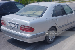 Şamaxıda maşın ana və qızını vurub