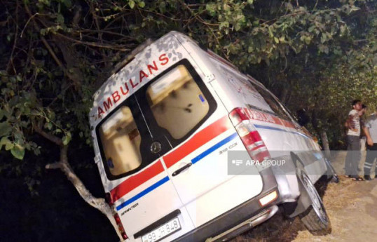 Lənkəranda təcili tibbi yardım avtomobili qəzaya uğrayıb, 2 nəfər xəsarət alıb - FOTO  - YENİLƏNİB 