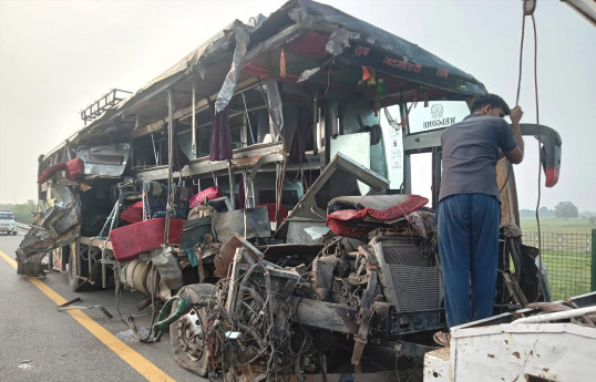 Hindistanda zəvvarları daşıyan avtobus qəza törədib, 18 nəfər ölüb