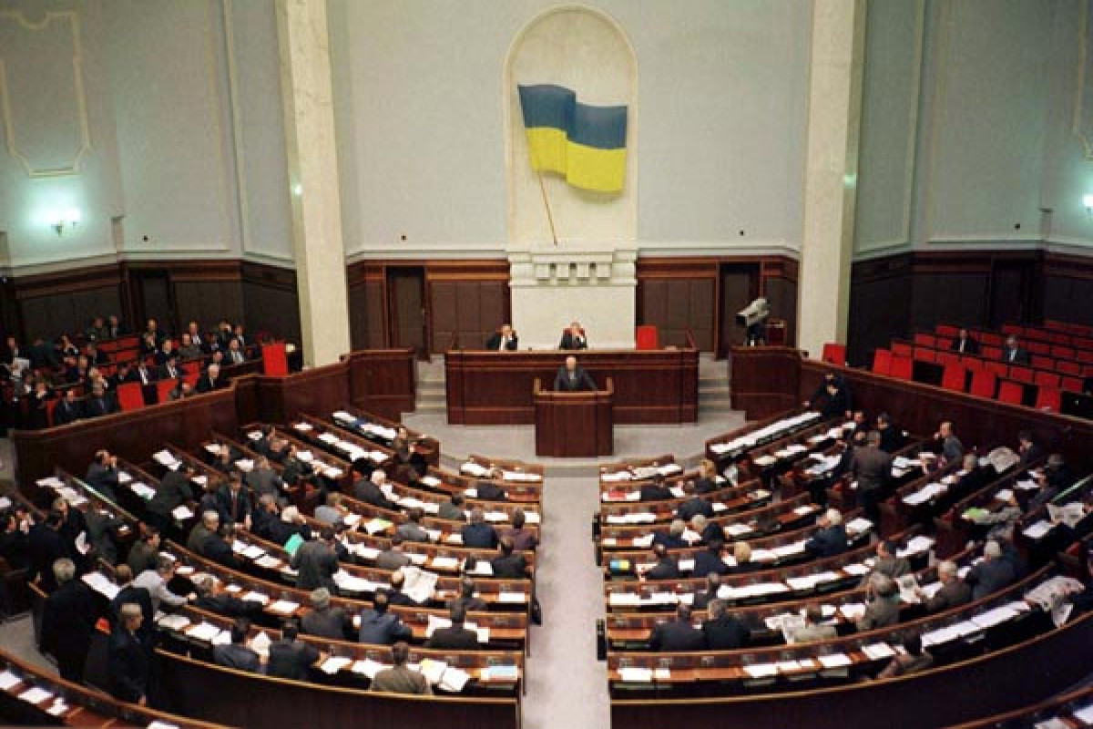 Ukrayna Ali Radası korrupsiya ilə mübarizə qurumlarının səlahiyyətlərinin bərpasına səs verib