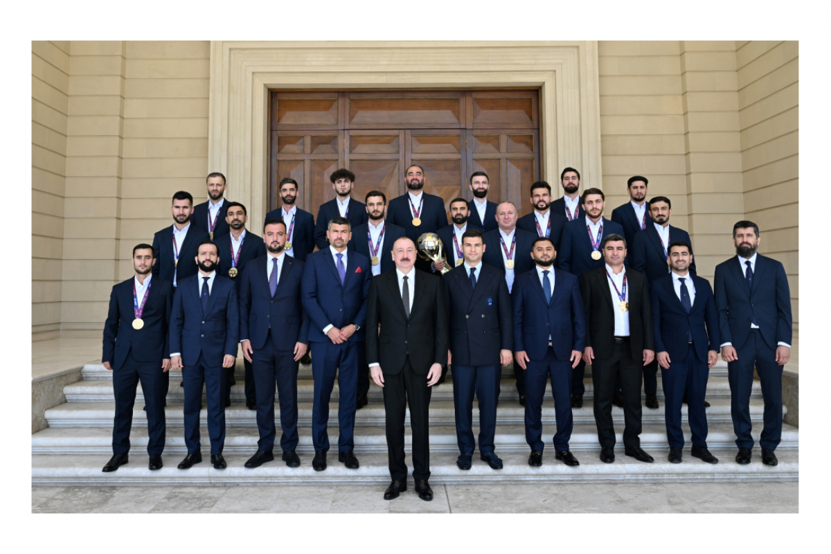 Prezident minifutbol üzrə dünya çempionatının qalibi olan Azərbaycan milli komandasının üzvlərini qəbul edib - YENİLƏNİB  - FOTO  - VİDEO 