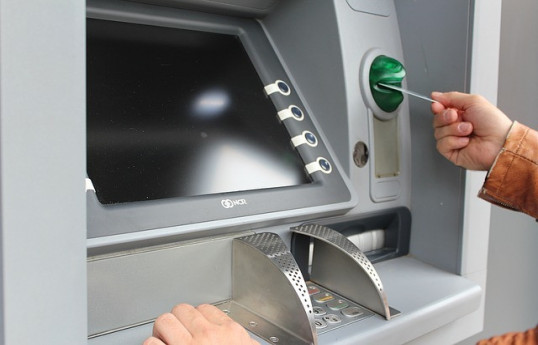 Azərbaycanda debet kartları ilə aparılan əməliyyatların həcmi 23%-ə yaxın artıb