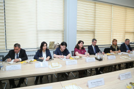 Universitetlərdə görüşlər keçirilir