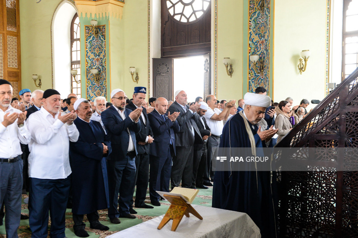 Azərbaycanda bayram namazı qılınıb - YENİLƏNİB  - FOTOLENT 