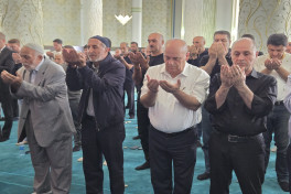 Naxçıvanda Qurban bayramı münasibətilə bayram namazı qılınıb