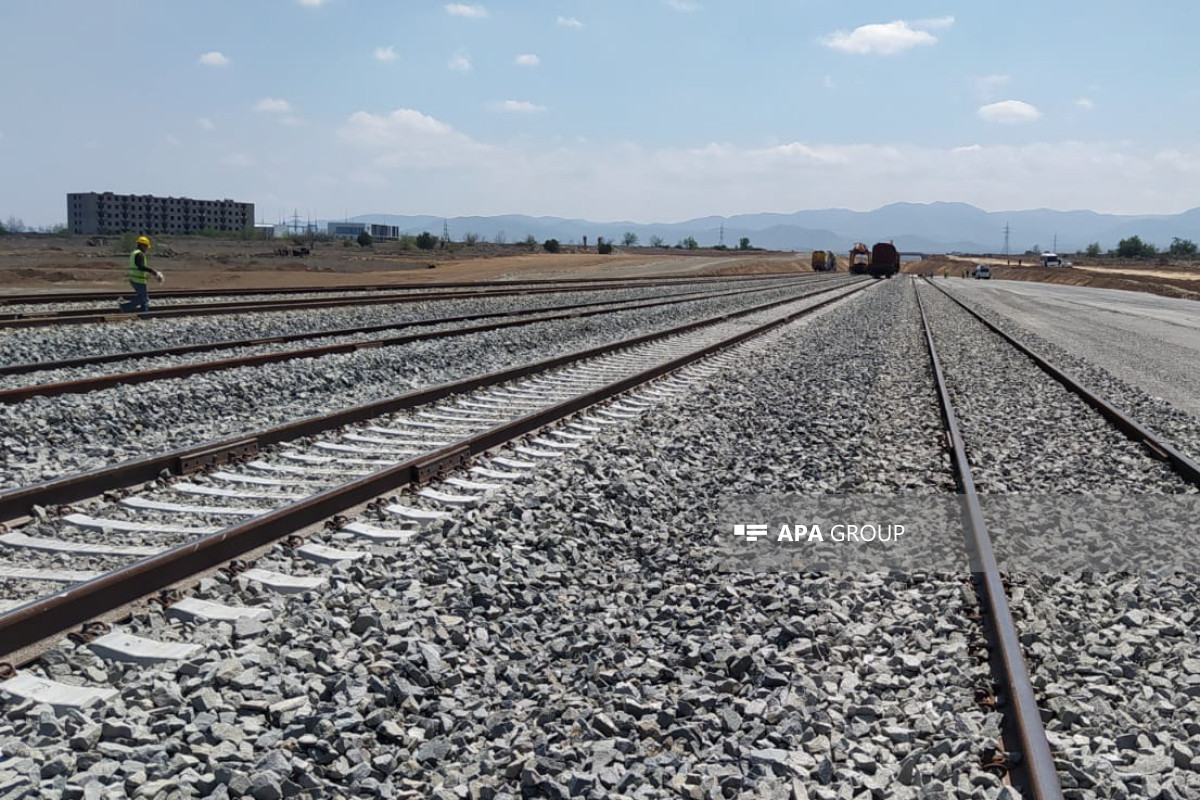 Bakı-Tbilisi-Qars dəmir yolu xəttinin Gürcüstandan keçən hissəsində işlərin 98,5 faizi yekunlaşıb