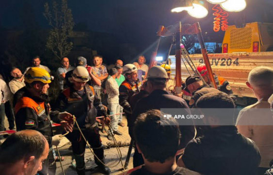 "Baksol yolu"nda 1 nəfər kanalizasiya kollektoruna düşüb, axtarış aparılır  - YENİLƏNİB3  - FOTO   - VİDEO 