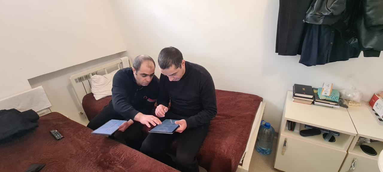 Ombudsman Vardanyan, Arayik və hərbi cinayətlərdə ittiham olunan digər ermənilərə baş çəkib