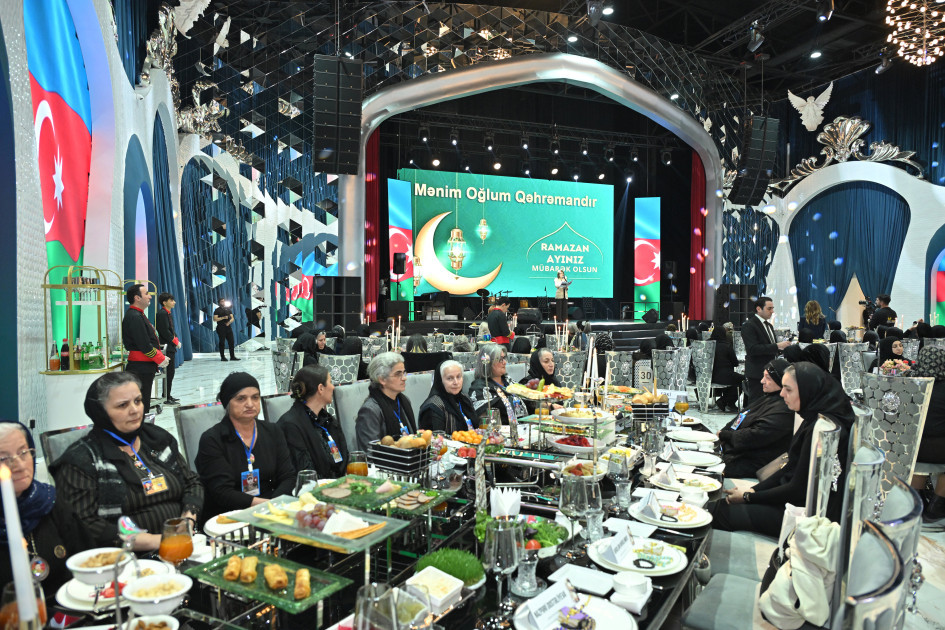 Arzu Əliyeva şəhid anaları ilə birgə iftar məclisində iştirak edib - FOTO 