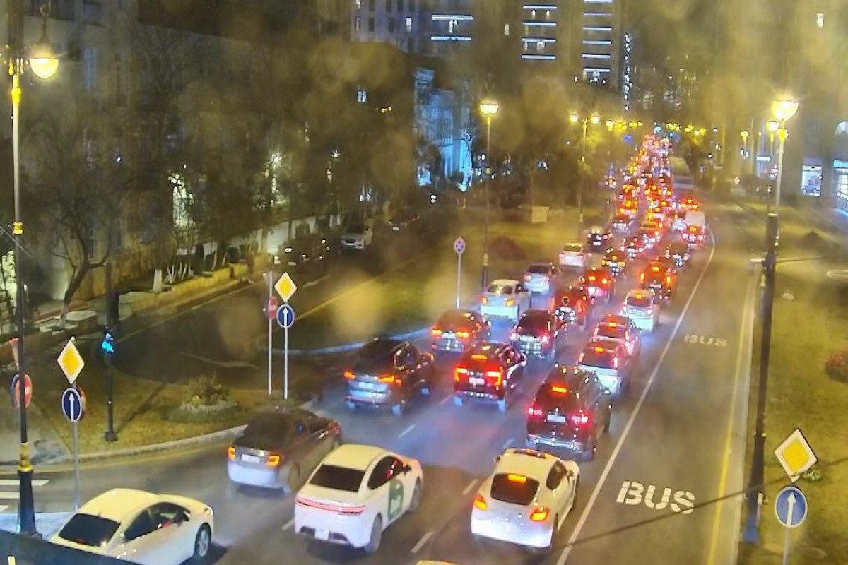 Bakıda sıxlıq olan yollar açıqlanıb - SİYAHI 