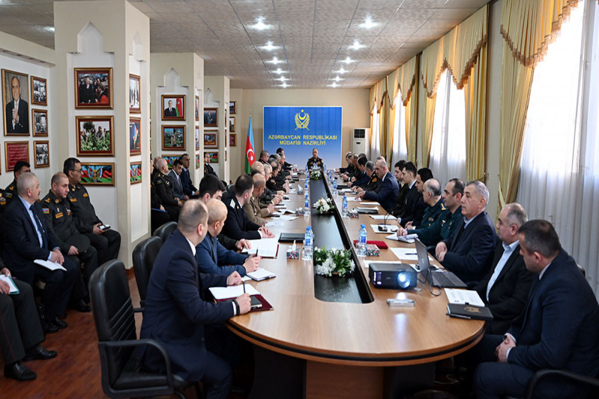Yeni hərbi nizamnamələrin hazırlanması üzrə işçi qrupun iclası keçirilib