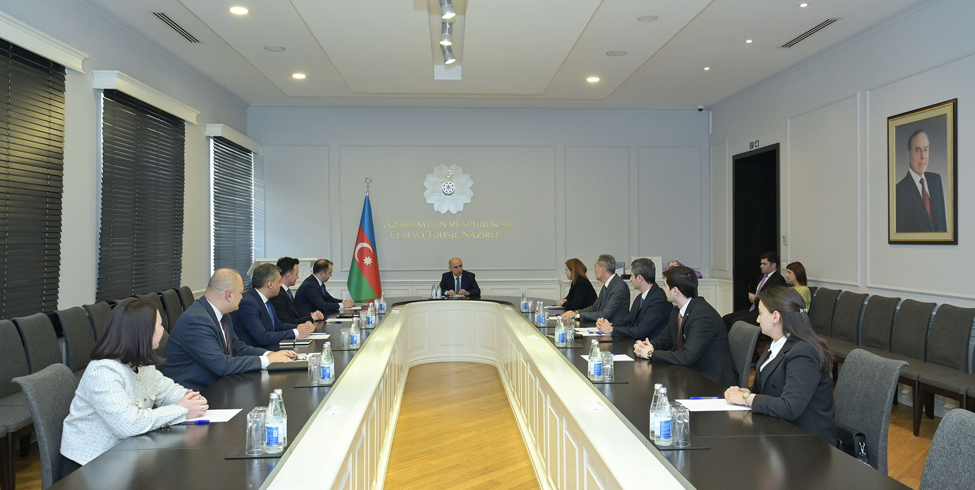 Emin Əmrullayev təhsil kreditinə müraciət edən 50 000-ci tələbə ilə görüşüb