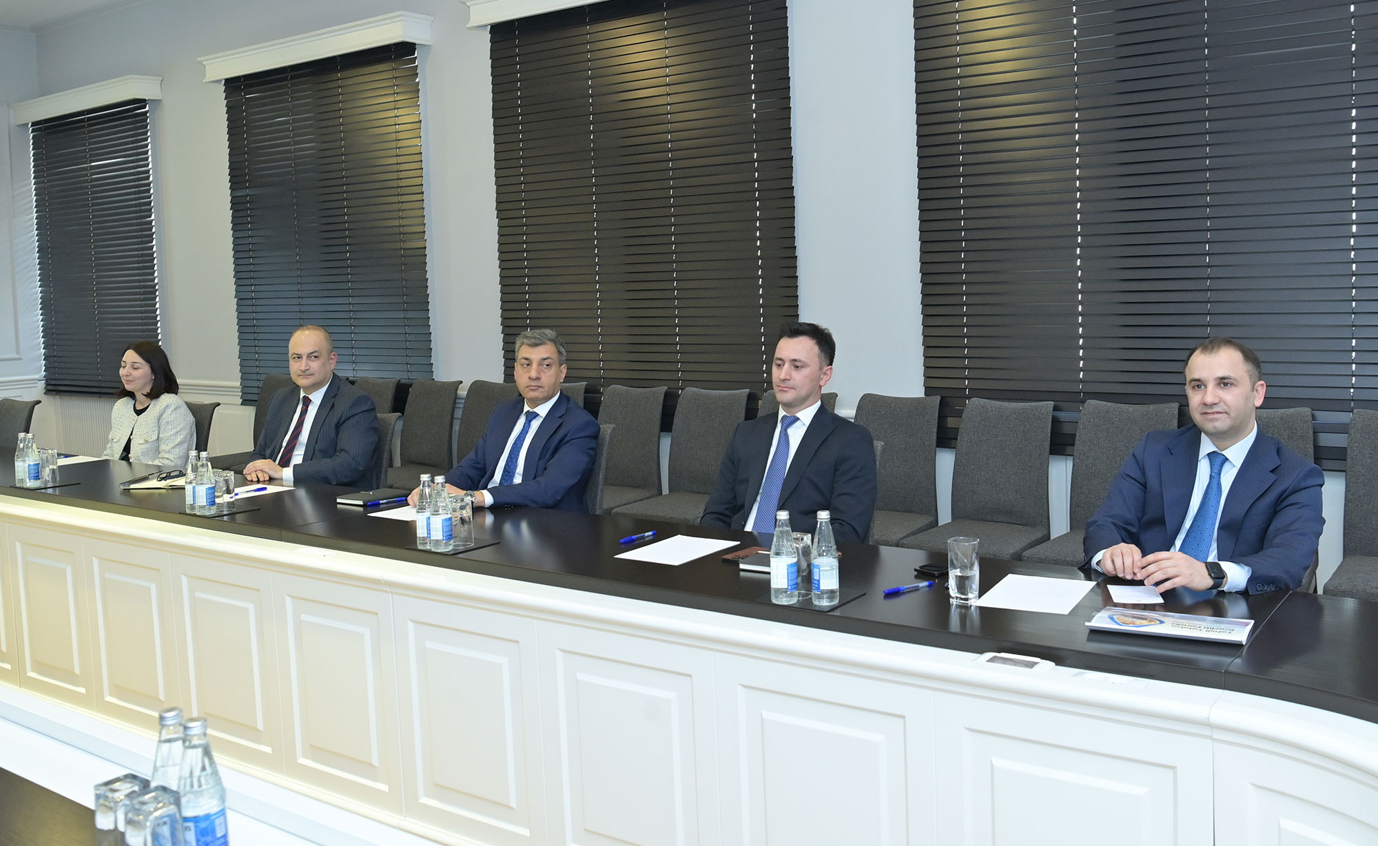 Emin Əmrullayev təhsil kreditinə müraciət edən 50 000-ci tələbə ilə görüşüb