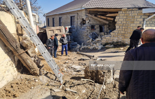 Göygöldə yük maşını evin hasarına çırpılıb, xəsarət alan var - FOTO 