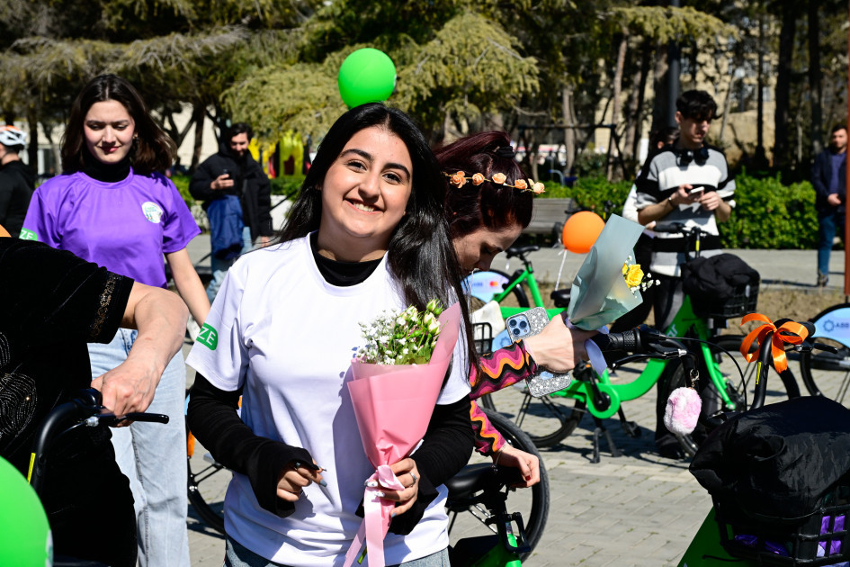 Leyla Əliyeva Beynəlxalq Qadınlar Günü ilə bağlı veloyürüşdə iştirak edib - FOTO 
