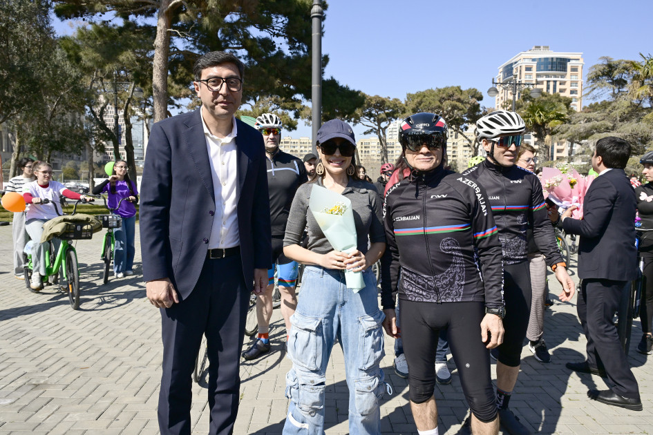 Leyla Əliyeva Beynəlxalq Qadınlar Günü ilə bağlı veloyürüşdə iştirak edib - FOTO 