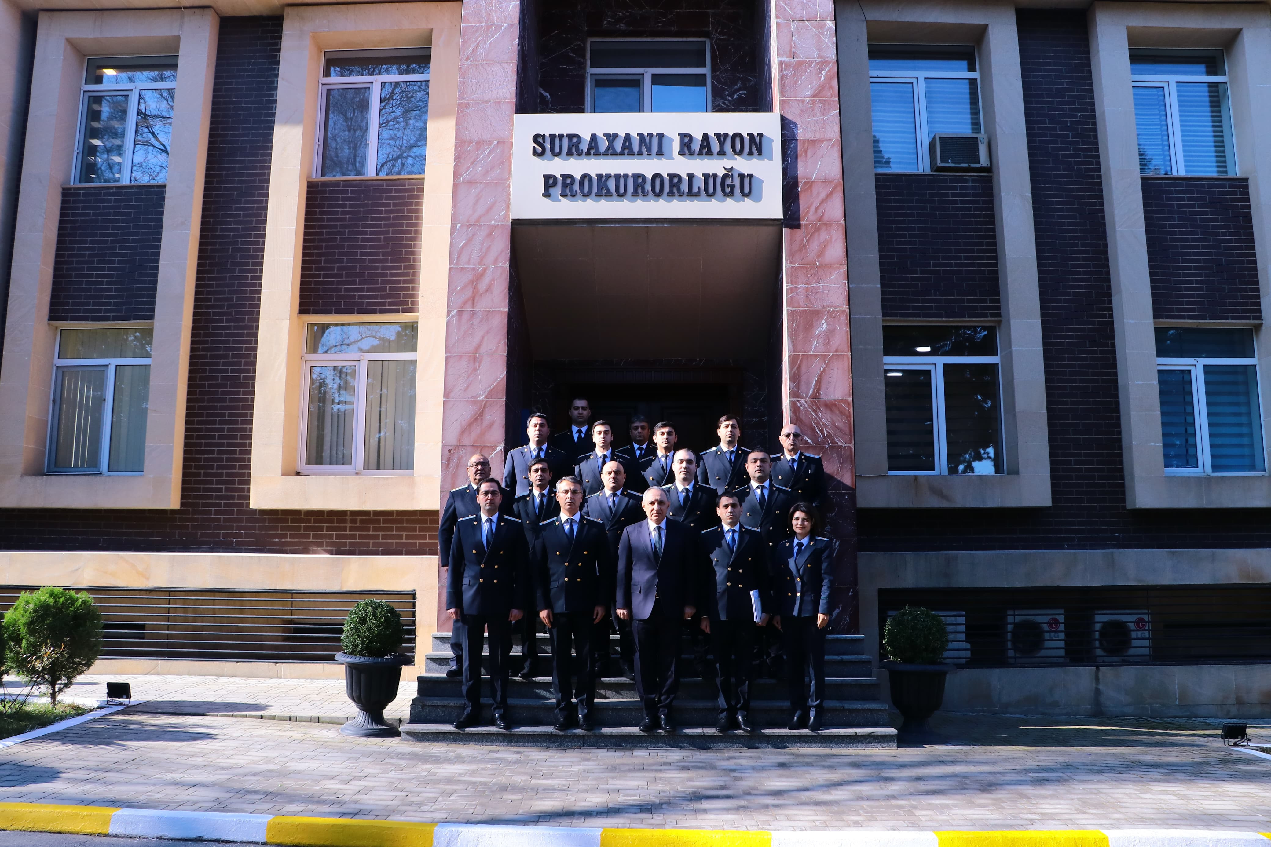 Baş prokuror Suraxanıda vətəndaşları qəbul edib