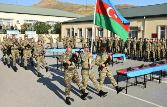 Hökumət hazırda əsgərlik müddətinin azaldılmasının nə üçün məqbul sayılmadığını açıqlayıb