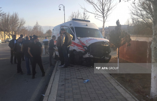 Babək rayonunda çağırışa gedən təcili tibbi yardım avtomobili qəzaya uğrayıb - FOTO 