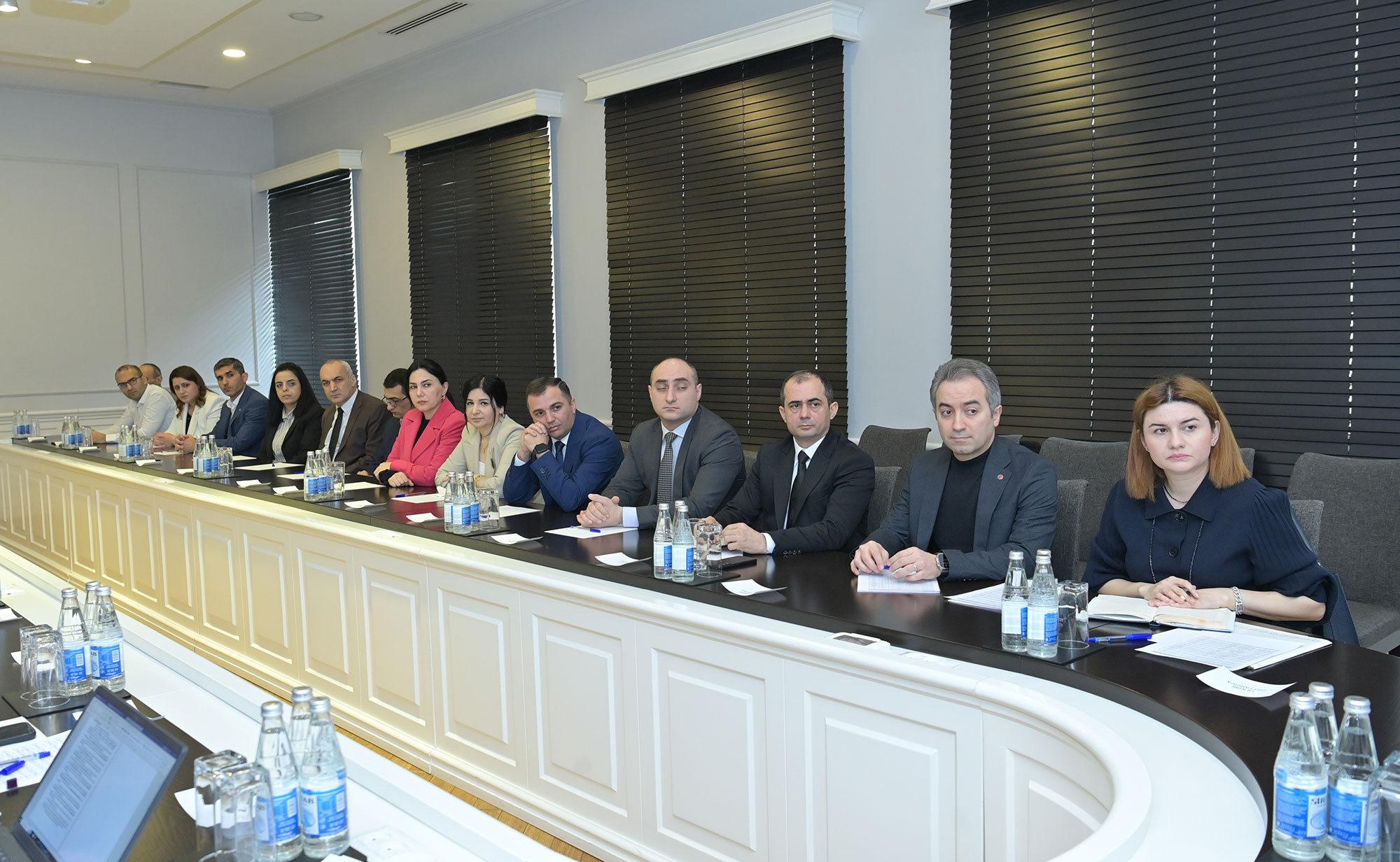 Emin Əmrullayev yüksək elmi nailiyyətləri olan alimlərlə görüşüb