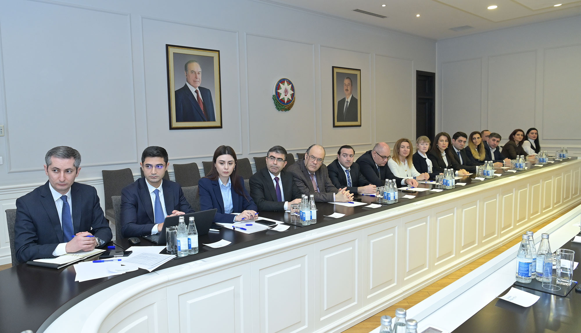 Emin Əmrullayev yüksək elmi nailiyyətləri olan alimlərlə görüşüb