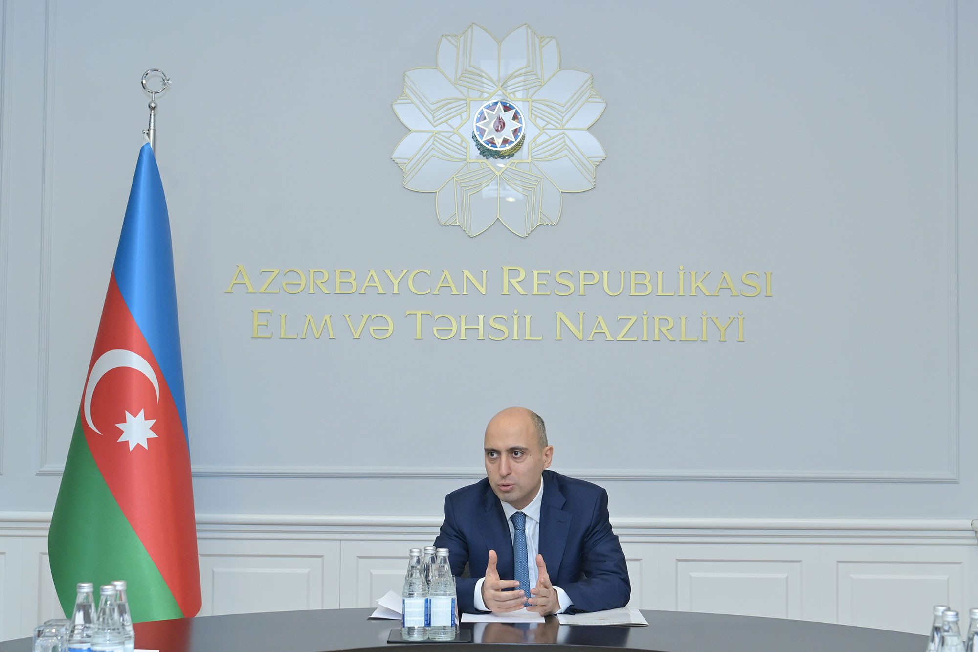 Emin Əmrullayev yüksək elmi nailiyyətləri olan alimlərlə görüşüb