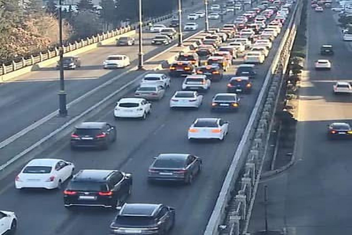 Bakıda sıxlıq olan yollar açıqlanıb