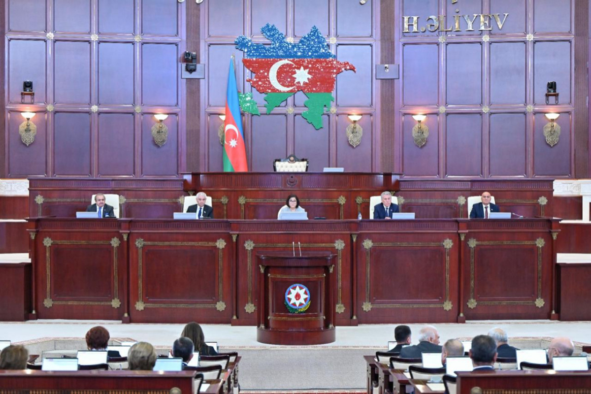 Parlament Hökumətin hesabatını qəbul edib - YENİLƏNİB 