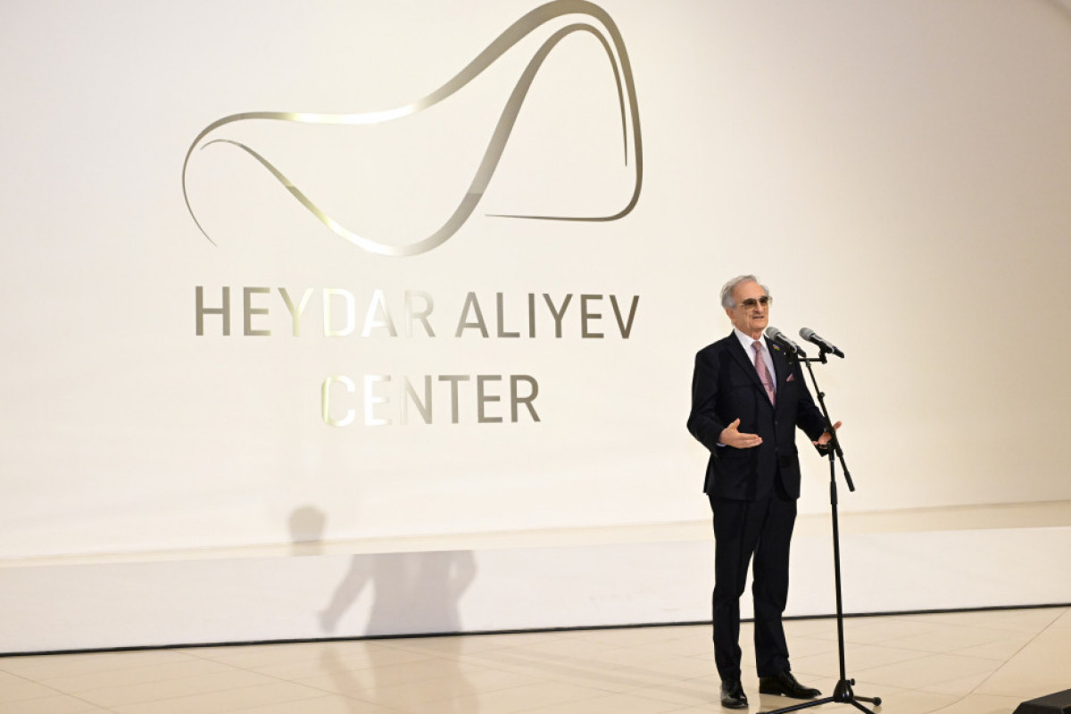 Heydər Əliyev Mərkəzində heykəltaraş Andrey Ostaşovun “Qızılgülün sirri” sərgisi açılıb  - FOTO 
