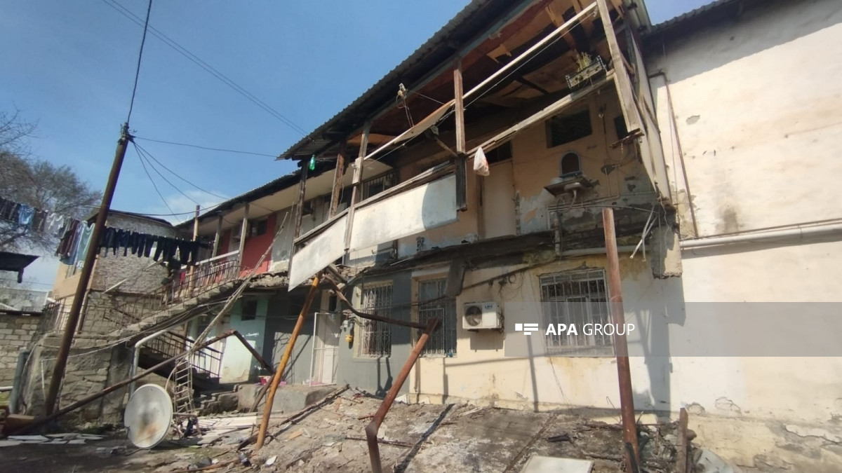 Bərdədə binanın eyvanı uçub, yaralanan var - YENİLƏNİB  - FOTO 