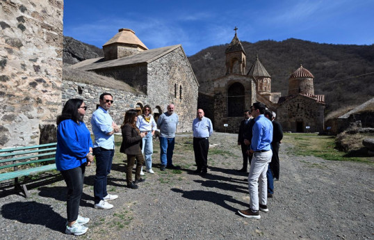 Bakıda keçirilən konfransın əcnəbi iştirakçıları Xudavəng monastırında olub
