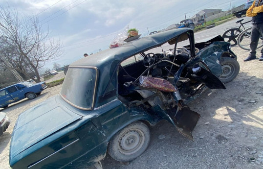 Şabranda traktor minik maşını ilə toqquşub, ölən və yaralananlar var - FOTO 
