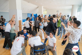 İnklüziv təşəbbüsləri dəstəkləyən “Nar” “DanceAbility” iştirakçıları ilə görüşüb