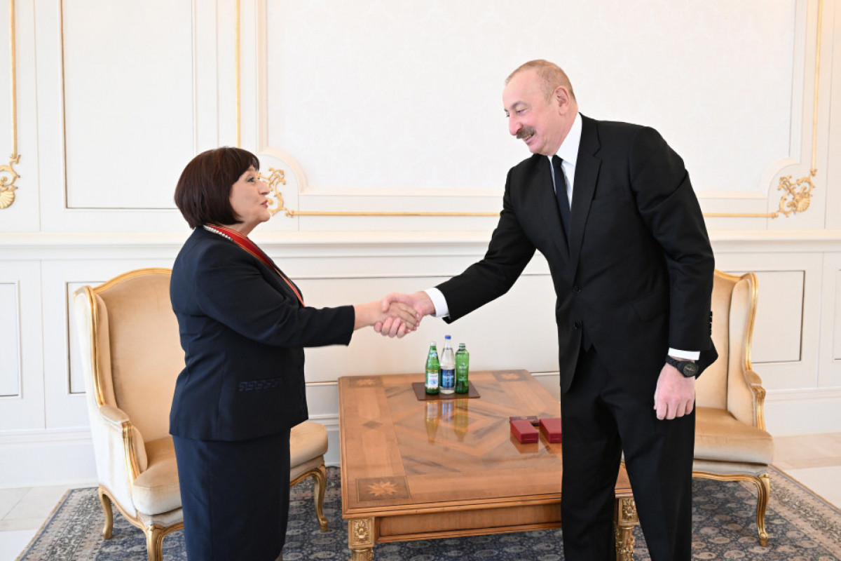 Prezident İlham Əliyev Sahibə Qafarovaya “Şərəf” ordenini təqdim edib - YENİLƏNİB 