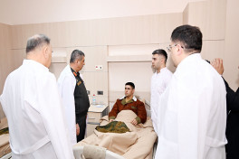 Nazir Zakir Həsənov Baş Klinik Hospitalda müalicə olunan hərbi qulluqçuları ziyarət edib  - FOTOLENT  - VİDEO 