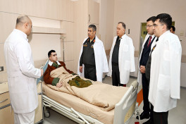 Nazir Zakir Həsənov Baş Klinik Hospitalda müalicə olunan hərbi qulluqçuları ziyarət edib  - FOTOLENT  - VİDEO 