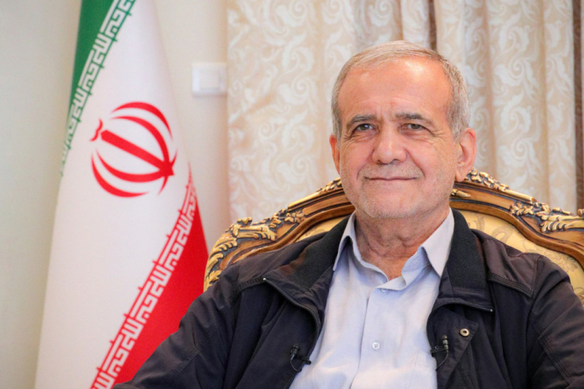 İran Prezidenti: Ümid edirəm ki, yeni il ölkələrimizin dost münasibətlərinə müstəsna transformasiya gətirəcək, xalqlarımızın rifah və firavanlığına xidmət edəcək
