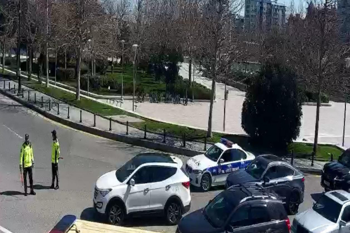 Atatürk prospektində yolda məhdudiyyət qoyulub