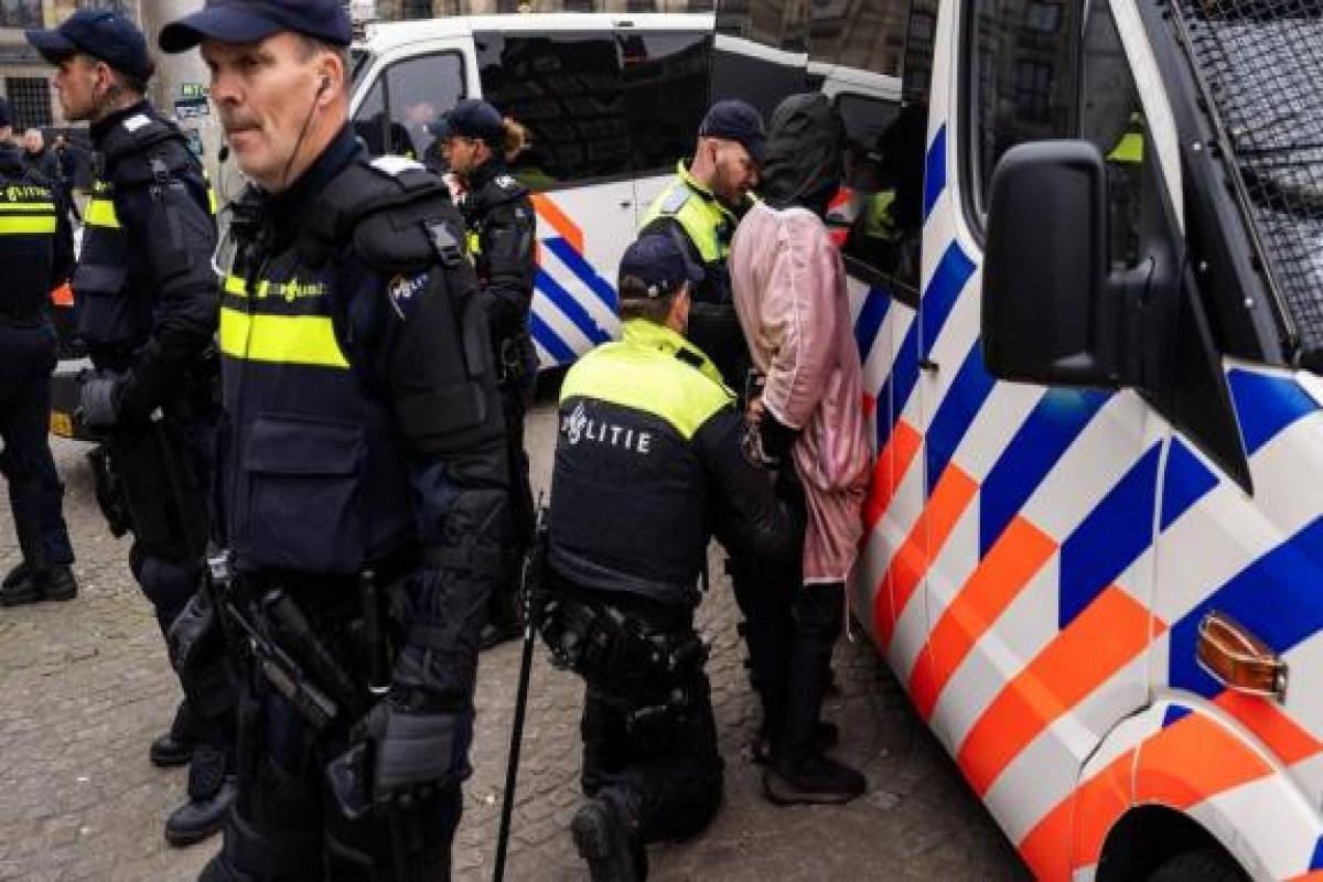Amsterdamda bıçaqlı hücum, yaralananlar var