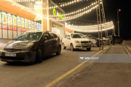 Bakıda avtomobil digər avtomobilə çırpılıb, bir nəfər xəsarət alıb - FOTO 