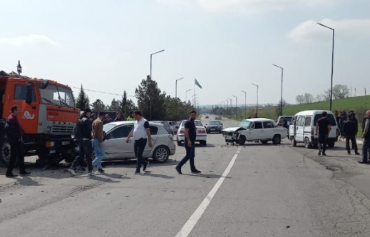 Ağsuda yol-nəqliyyat hadisəsi nəticəsində 7 nəfər xəsarət alıb - FOTO  - YENİLƏNİB 