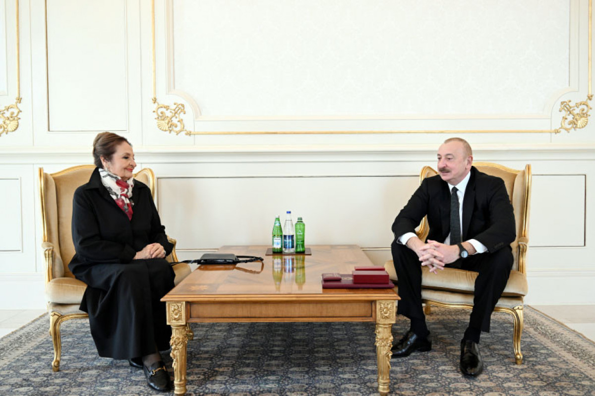 Prezident İlham Əliyev Şəfiqə Məmmədovaya “İstiqlal” ordenini təqdim edib - YENİLƏNİB 