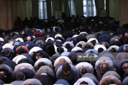 Ramazan ayının başa çatması ilə əlaqədar məscidlərdə bayram namazı qılınıb - YENİLƏNİB-1  - FOTOLENT 