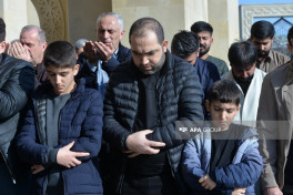Ramazan ayının başa çatması ilə əlaqədar məscidlərdə bayram namazı qılınıb - YENİLƏNİB-1  - FOTOLENT 