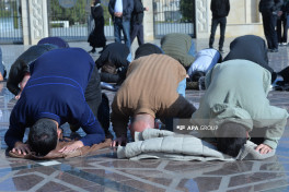 Ramazan ayının başa çatması ilə əlaqədar məscidlərdə bayram namazı qılınıb - YENİLƏNİB-1  - FOTOLENT 