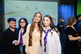 Leyla Əliyeva və Arzu Əliyeva həssas qruplara aid şəxslərin yaradıcılıq prosesi ilə tanış olublar