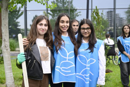 Leyla Əliyeva və Arzu Əliyeva həssas qruplara aid şəxslərin yaradıcılıq prosesi ilə tanış olublar